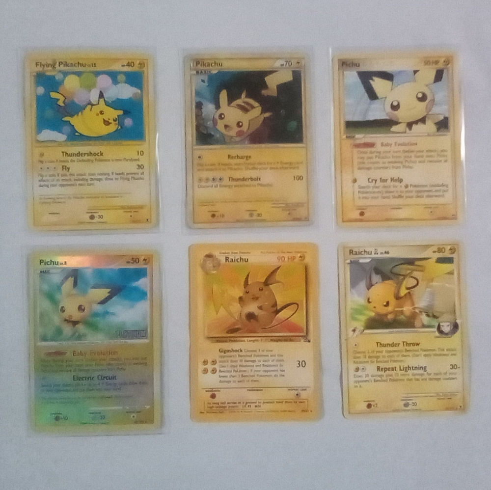 ✨RARE Flying Pikachu Holofoil Pokemon Card Bundle✨